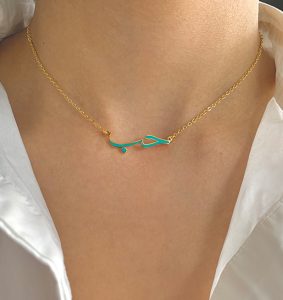 NECKLACE WITH ENAMEL PENDANT IN ARABIC "Love"
